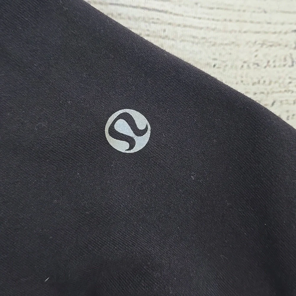 Lululemon Crop Size 4 - Picture 6 of 8